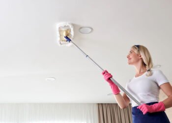 O que significa limpar a casa constantemente, segundo a psicologia