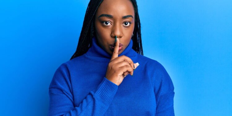 14 coisas que pessoas boas nunca diriam em voz alta em público