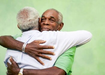 O que significa quando uma pessoa rejeita abraços segundo a psicologia