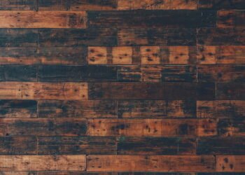 Produtos de limpeza diferentes dos comuns: como deixar seus pisos de madeira brilhando com uma mistura caseira barata