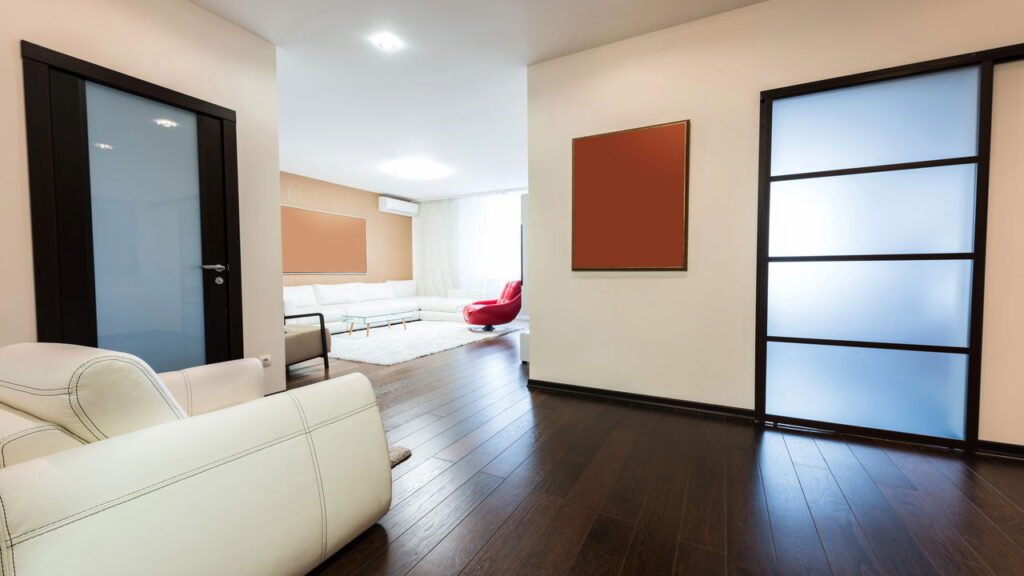 A mistura caseira para fazer pisos de madeira brilharem com uma única passada do esfregão