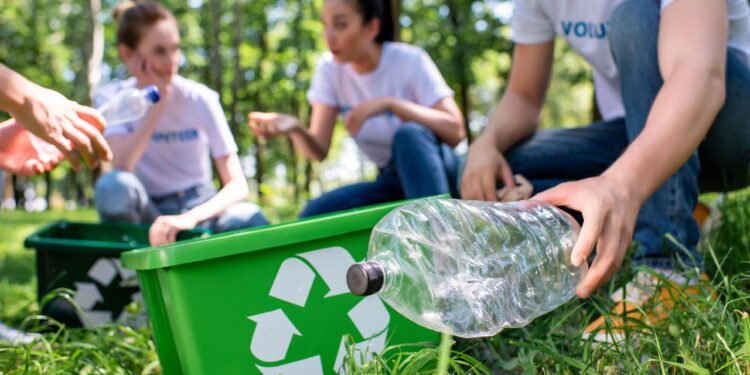 Estudo descobre que os efeitos colaterais de beber água em garrafas plásticas são extremamente subestimados: "Não é algo que deva ser usado na vida diária"