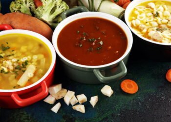 5 alimentos que você nunca deve armazenar em recipientes de plástico, de acordo com um especialista em segurança alimentar