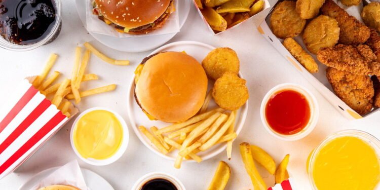 O que acontece no seu corpo quando você come alimentos industrializados