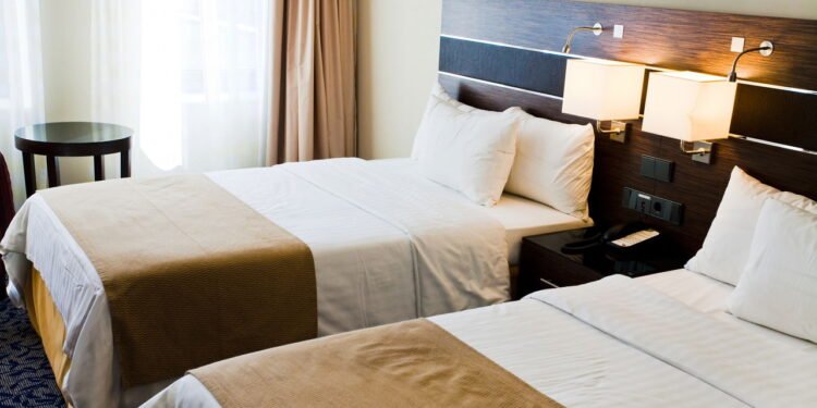 Os comissários de bordo estão implorando aos hóspedes do hotel que parem com esse comportamento nojento