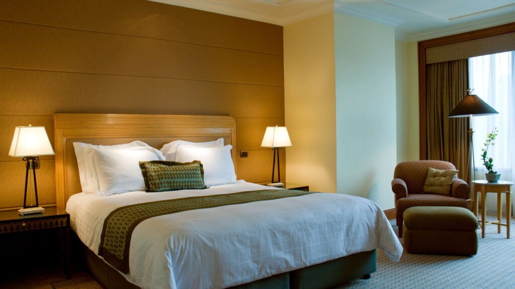 Os comissários de bordo estão implorando aos hóspedes do hotel que parem com esse comportamento nojento