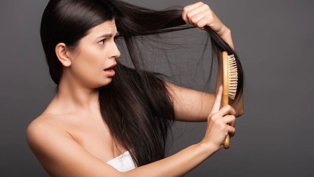 Um guia especializado sobre o que você pode fazer para ajudar a prevenir a queda de cabelo