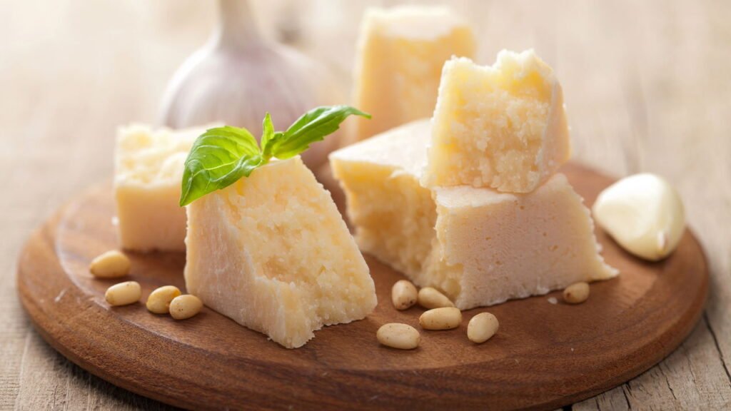 Como armazenar queijo parmesão de verdade, segundo um especialista em queijos