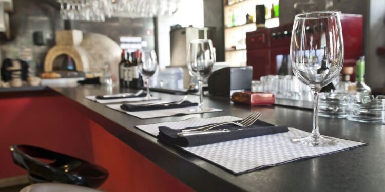 Você sabe que é mais autoconsciente do que a maioria se notar esses 7 pequenos detalhes nos restaurantes