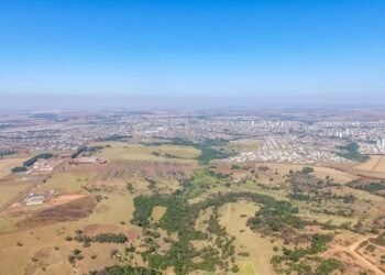 Cidade goiana atrai profissionais e cresce com agro de alta tecnologia