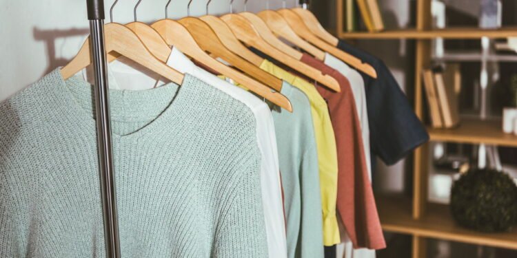 Adeus ao pelo nas roupas: o truque pouco conhecido para fazer as roupas pretas parecerem impecáveis quando lavadas