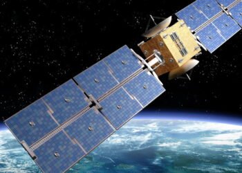 Cientistas identificam causa de misteriosos surtos elétricos em satélites