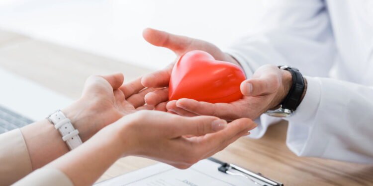 Cardiologista compartilha 4 maneiras de manter suas artérias saudáveis 'sem um único medicamento'