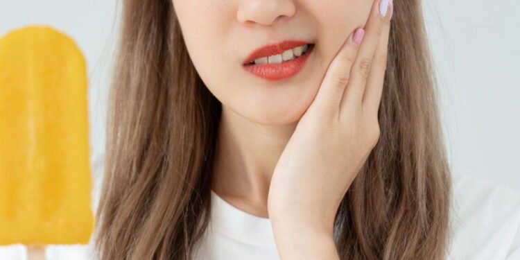 Hipersensibilidade Dentária - Créditos: depositphotos.com / shisuka