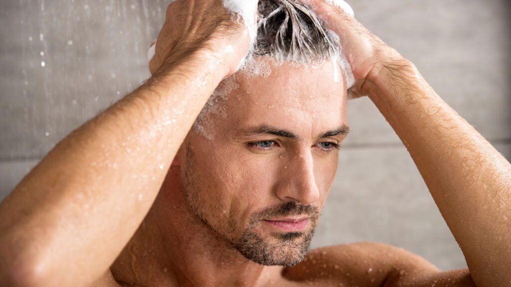 Shampoo todos os dias? Com que frequência os especialistas recomendam lavar o cabelo