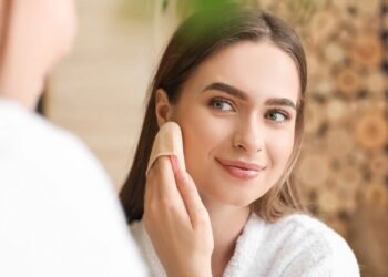 Com apenas 2 produtos você cria uma maquiagem leve e sem aparência pesada