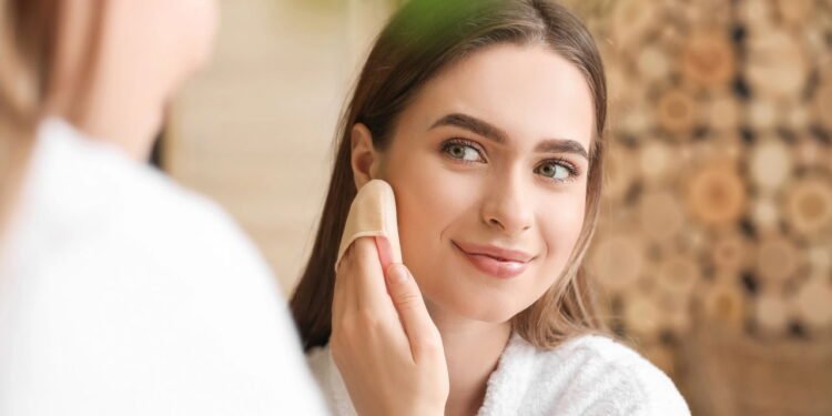 Com apenas 2 produtos você cria uma maquiagem leve e sem aparência pesada