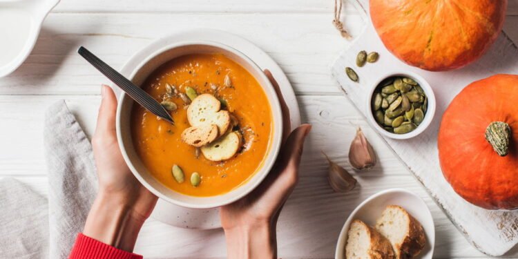O que acontece ao trocar o jantar por uma sopa leve por 15 dias