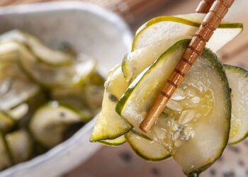 Salada japonesa com 40 calorias que refresca e fica pronta em 30 minutos