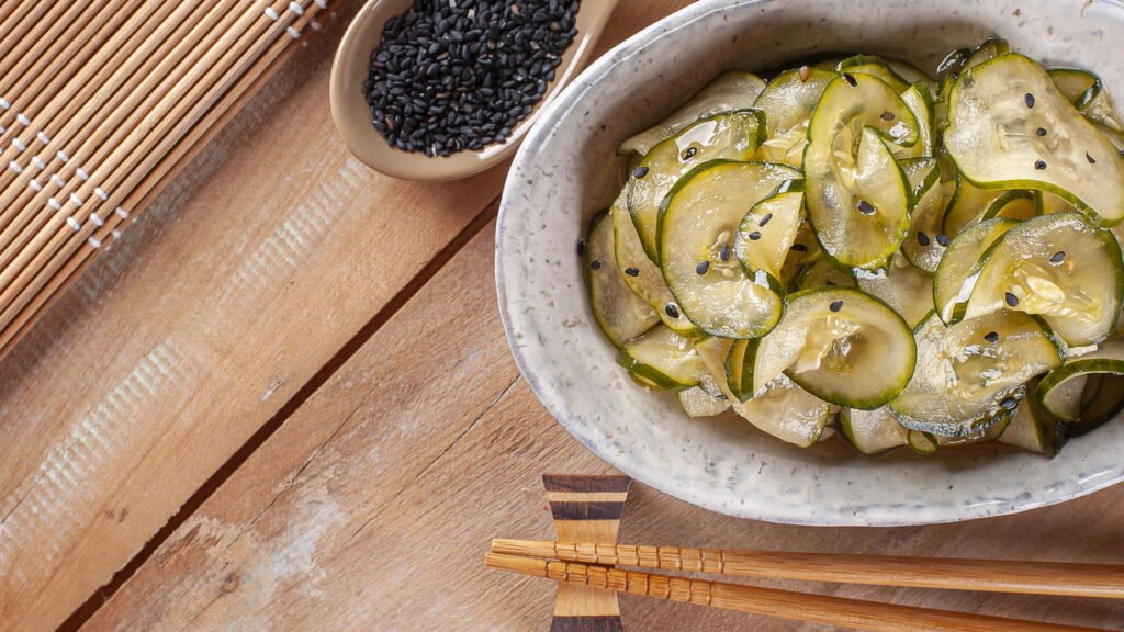 Salada japonesa com 40 calorias que refresca e fica pronta em 30 minutos