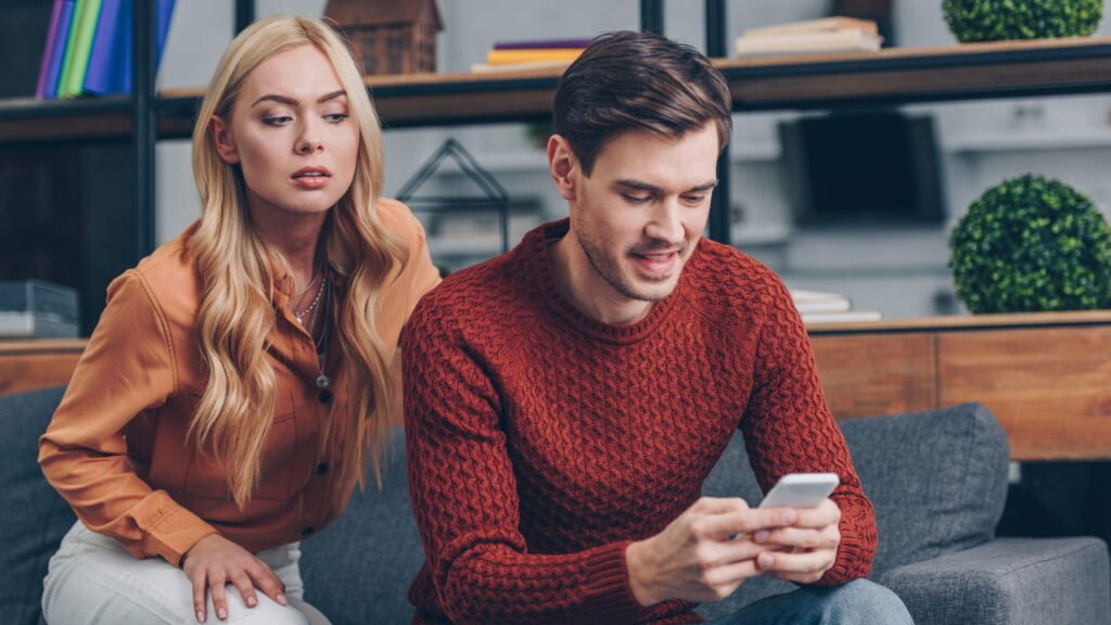 A frase que as pessoas infiéis mais repetem para justificar suas ações, segundo a psicologia