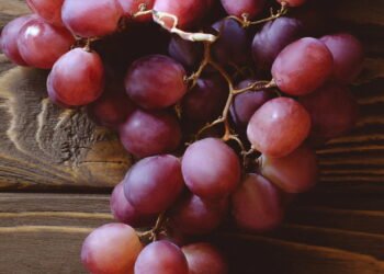 O que realmente acontece com seu corpo quando você come uvas todos os dias, de acordo com nutricionistas