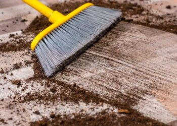 Onde guardar a vassoura para afastar energias ruins, segundo o Feng Shui