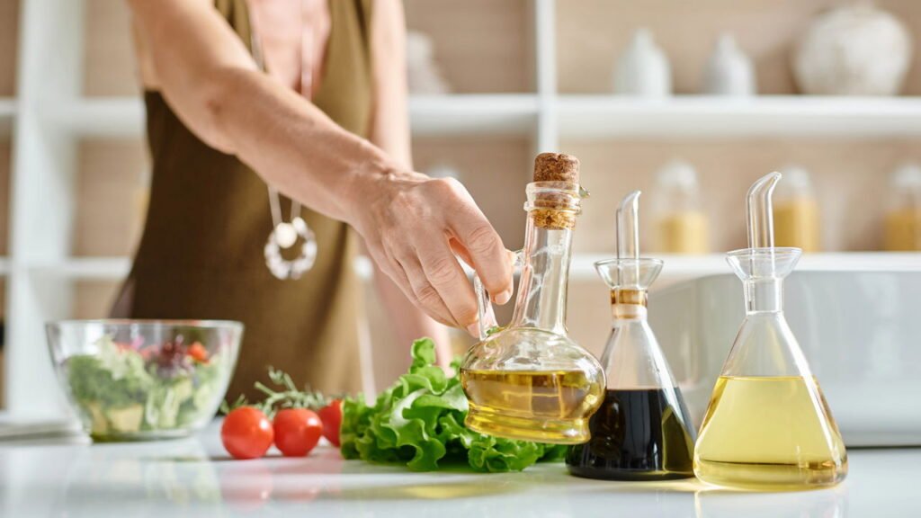 Por que eles recomendam misturar pasta de dente com vinagre e qual o propósito de fazer isso?