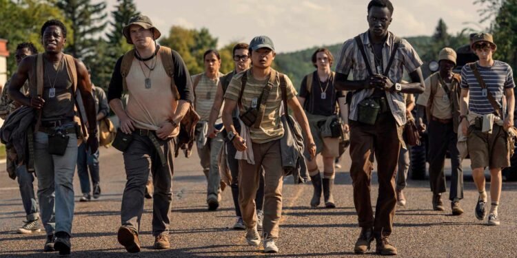 Novo filme baseado em livro de Stephen King mostra jovens forçados a marchar até o limite físico e mental