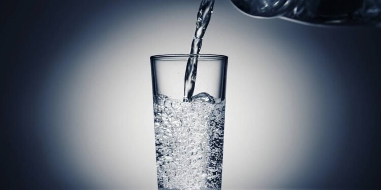 Água com gás // Créditos: depositphotos.com / soleg