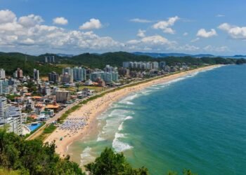 Cresce 29% o número de brasileiros se mudando para essa cidade de Santa Catarina com alta qualidade de vida pertinho do mar