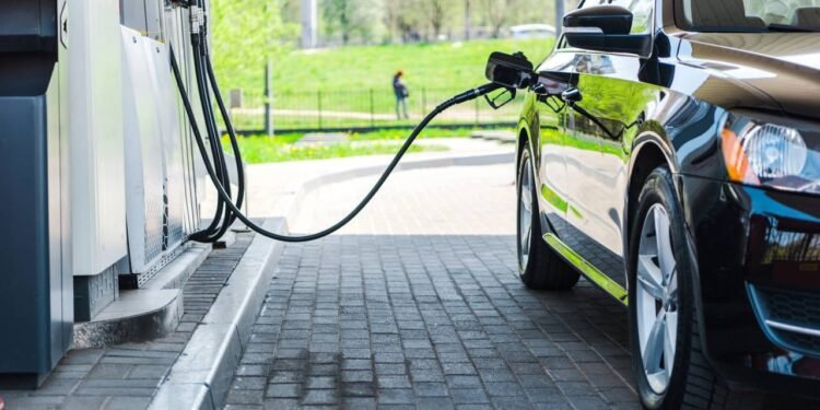 A velocidade que você anda com seu veículo pode estar gastando mais combustível que o normal, segundo especialistas