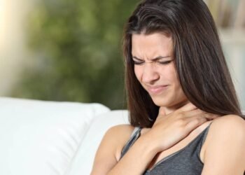 O melhor remédio caseiro para aliviar a garganta irritada