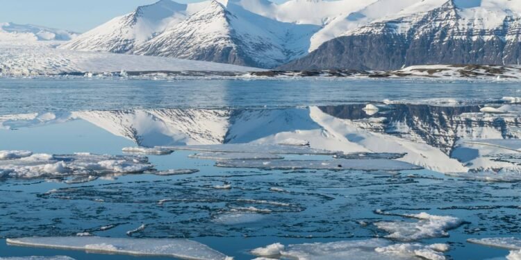 NASA descobre segredo obscuro enterrado 30 metros sob a camada de gelo da Groenlândia
