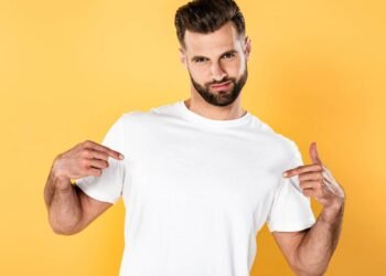 As maneiras mais eficientes de enganar um narcisista, segundo um psicólogo