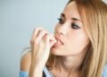 Como parar de roer as unhas com soluções simples