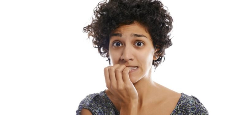 Roer as Unhas - Créditos: depositphotos.com / diego_cervo