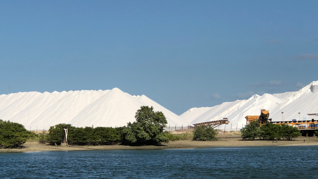 Ruas sem asfalto e dunas tão brancas quanto a neve fazem dessa vila no Nordeste, a 170 km de Natal, um destino que surpreende
