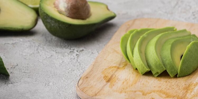 Esses são os principais benefícios de comer abacate com frequência