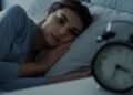 O que significa acordar no meia da noite, segundo especialistas