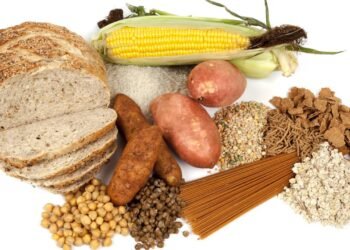 Quais são os 6 alimentos salgados que aumentam o açúcar no sangue e como substituí-los?