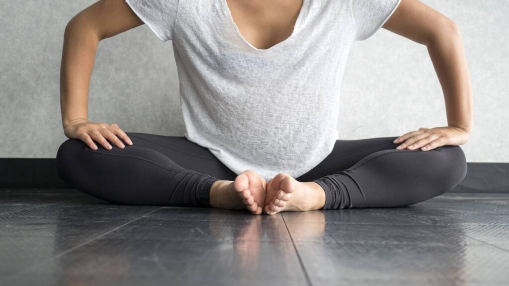 Os exercícios de alongamento ideias para aliviar dores no quadril