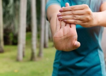 O alongamento de punho que previne lesões e dores