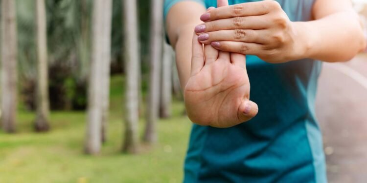 O alongamento de punho que previne lesões e dores