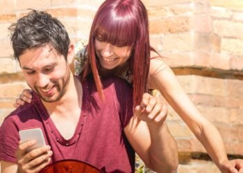 O que significa amizade colorida e como ela funciona