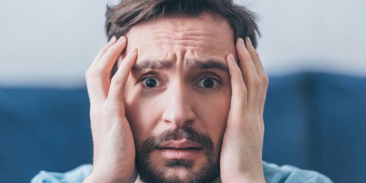 O que significa uma pessoa checar sua própria casa o tempo todo