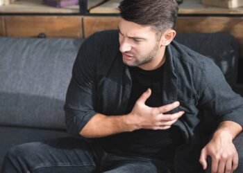 Os cinco sinais comuns de um ataque cardíaco que você deve observar