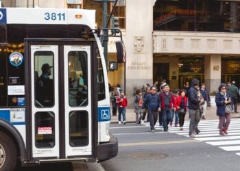 O que significa agradecer quando alguém deixa você atravessar a rua segundo a psicologia