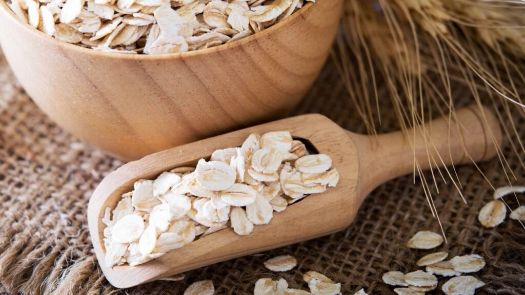 Quais são os benefícios de incluir aveia no seu café da manhã por trinta dias, segundo a ciência?