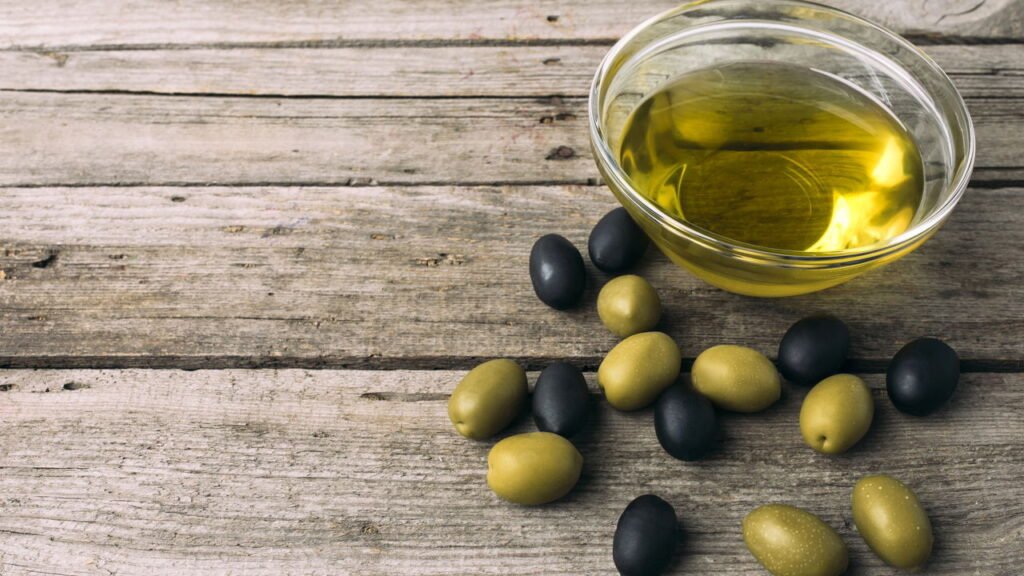 Poucos sabem: qual a diferença entre azeitonas verdes e pretas